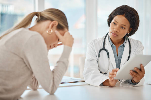 Doctor-discusses-patient's-sadness-indicating-depression.