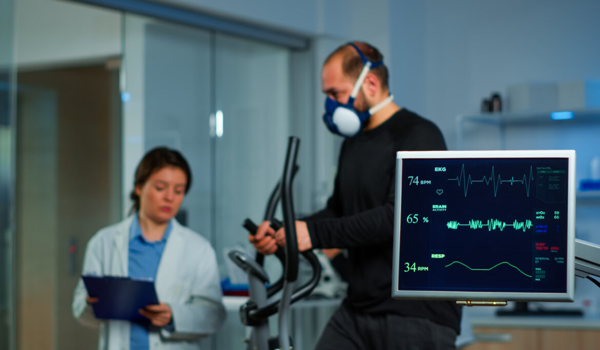 Cardiologist-consults-with-a-patient-remotely-via-teleconference.